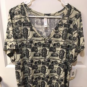 NWT 3xl Christy tee- Lularoe-CAMERAS!!